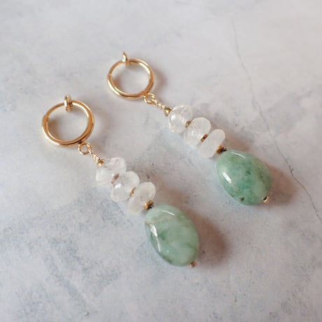 Emerald × Rainbow Moon Stone EarringーE118