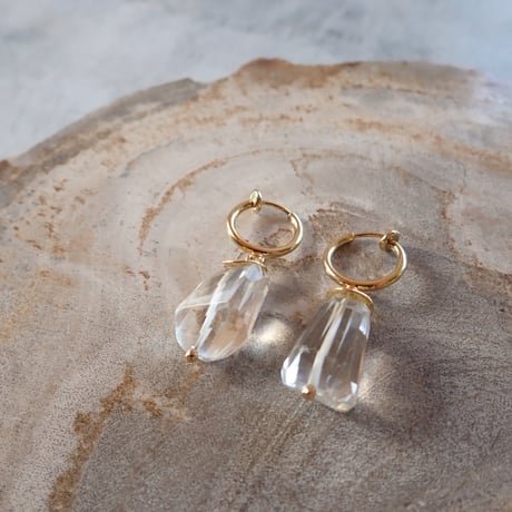 （再入荷）Tumble cut Crystal quartz Earring- E138