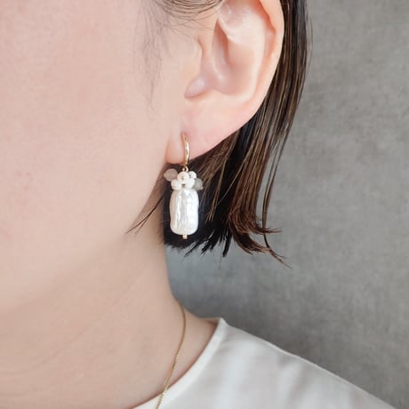 White earring ✴︎ rectangle FWP − E213
