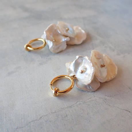 Flat pearl earring - E202