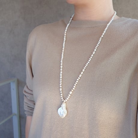white magnesite×flat baroque pearl necklace - N96