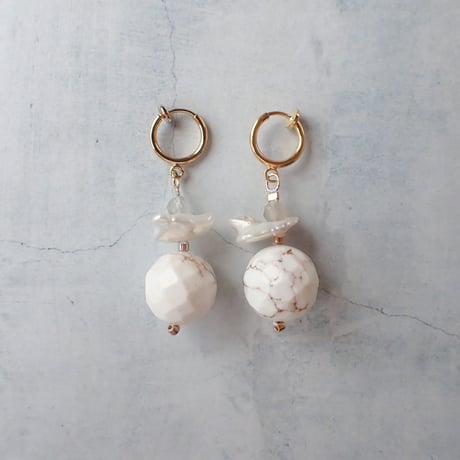 White earring ✴︎ WH magnesite − E214