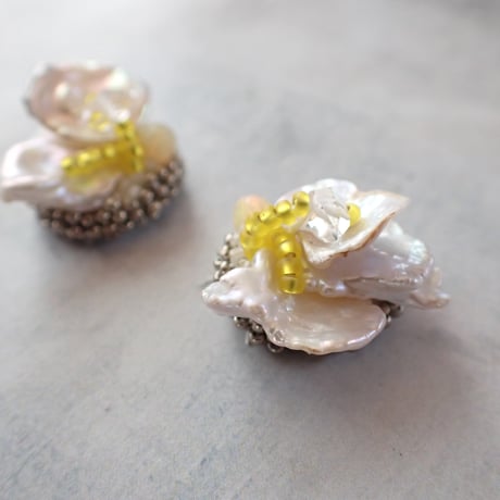 moni e09 Pearl petal - E160
