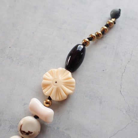 Flower carved beads Bracelet -Black onyx - B15