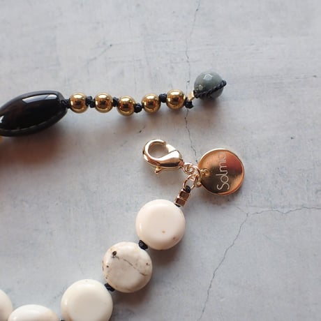 Flower carved beads Bracelet -Black onyx - B15