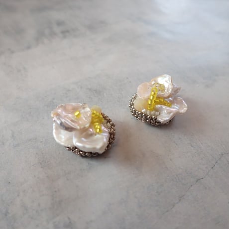 moni e09 Pearl petal - E160
