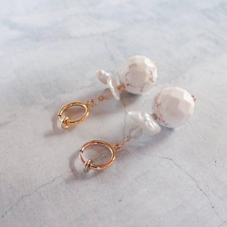 White earring ✴︎ WH magnesite − E214