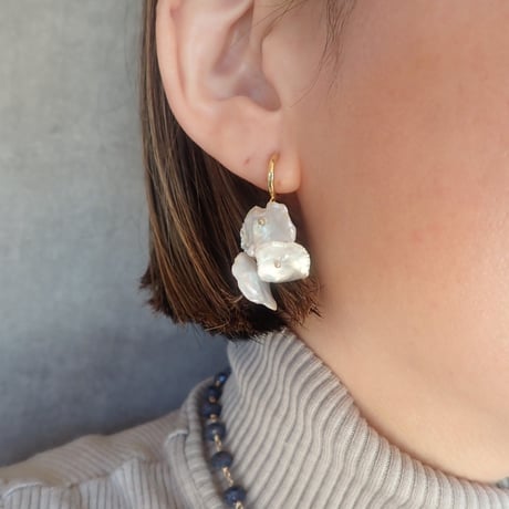Flat pearl earring - E202