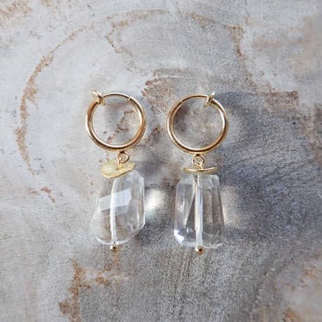 （再入荷）Tumble cut Crystal quartz Earring- E138