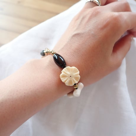 Flower carved beads Bracelet -Black onyx - B15