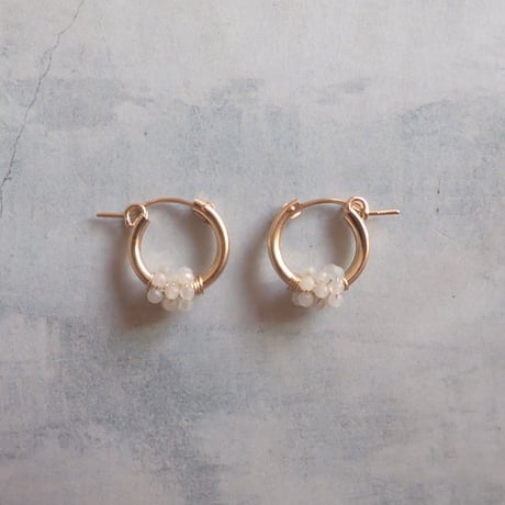 14kgf hoop × White moonstone E75