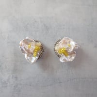 moni e09 Pearl petal - E160