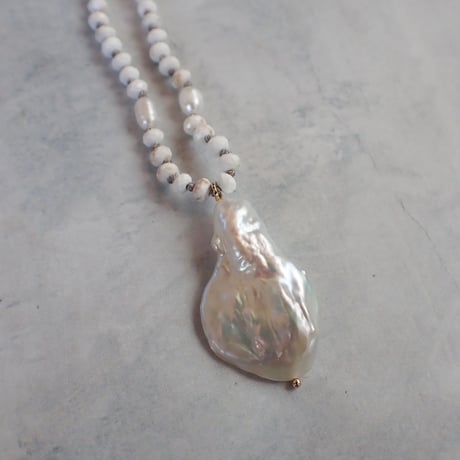 white magnesite×flat baroque pearl necklace - N96