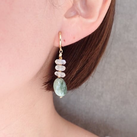 Emerald × Rainbow Moon Stone EarringーE118