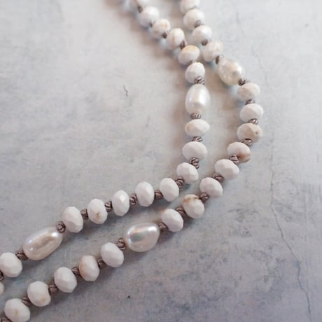 white magnesite × labradorite necklace - N95