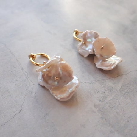 Flat pearl earring - E202