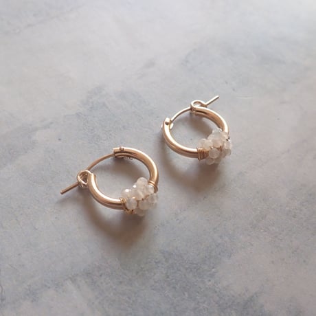14kgf hoop × White moonstone E75