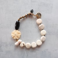 Flower carved beads Bracelet -Black onyx - B15
