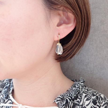 （再入荷）Tumble cut Crystal quartz Earring- E138
