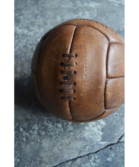 09-DS212111-a  / Leather soccer ball