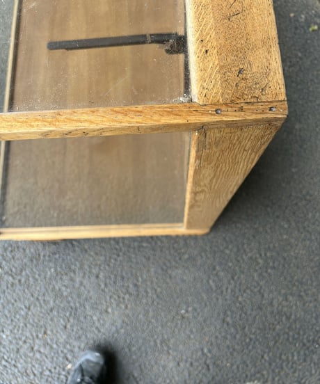 09-DS312023 UK Glass Showcase Oak