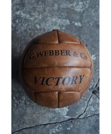09-DS212111-a  / Leather soccer ball