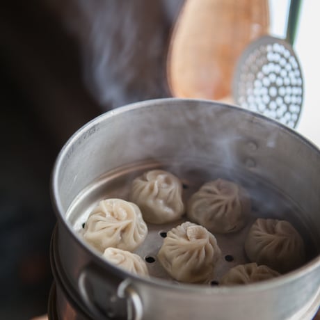 ネパール蒸し餃子｜momo【調理済・冷凍品・レンジ調理可】