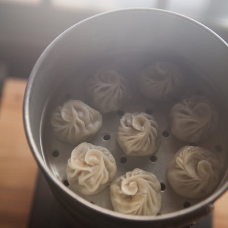 ネパール蒸し餃子｜momo【調理済・冷凍品・レンジ調理可】