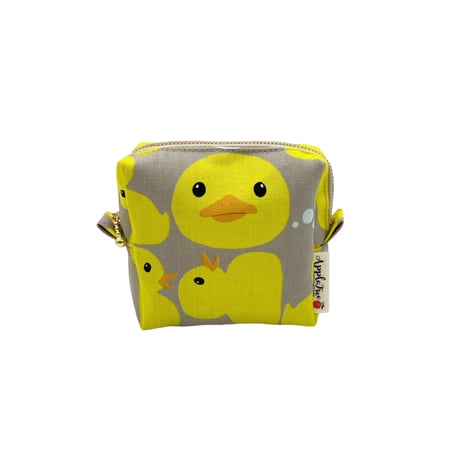 角化粧ポーチ
