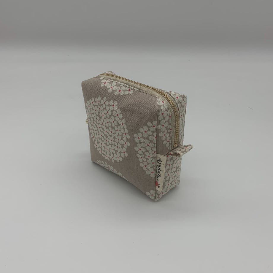 62b198ef39da5f70b80b7a98