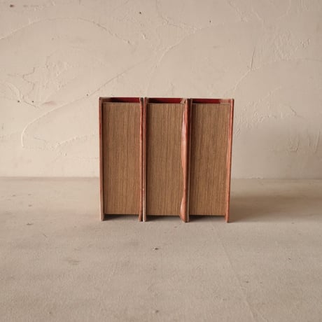 本型小物入れ