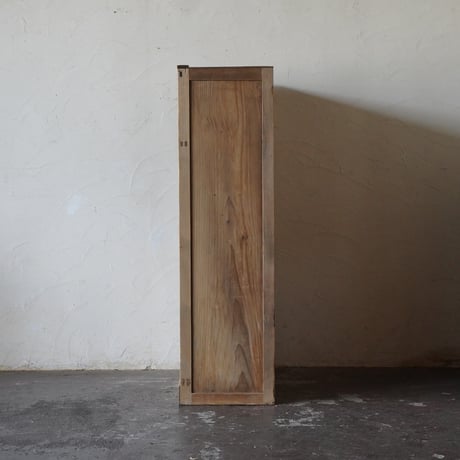 ガラス戸棚