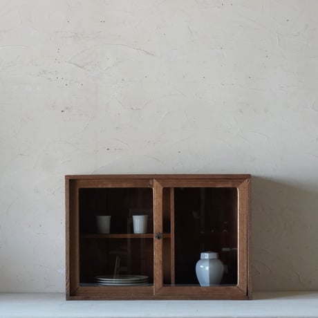 小さなガラス戸棚