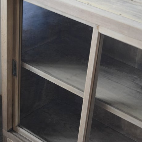 ガラス戸棚