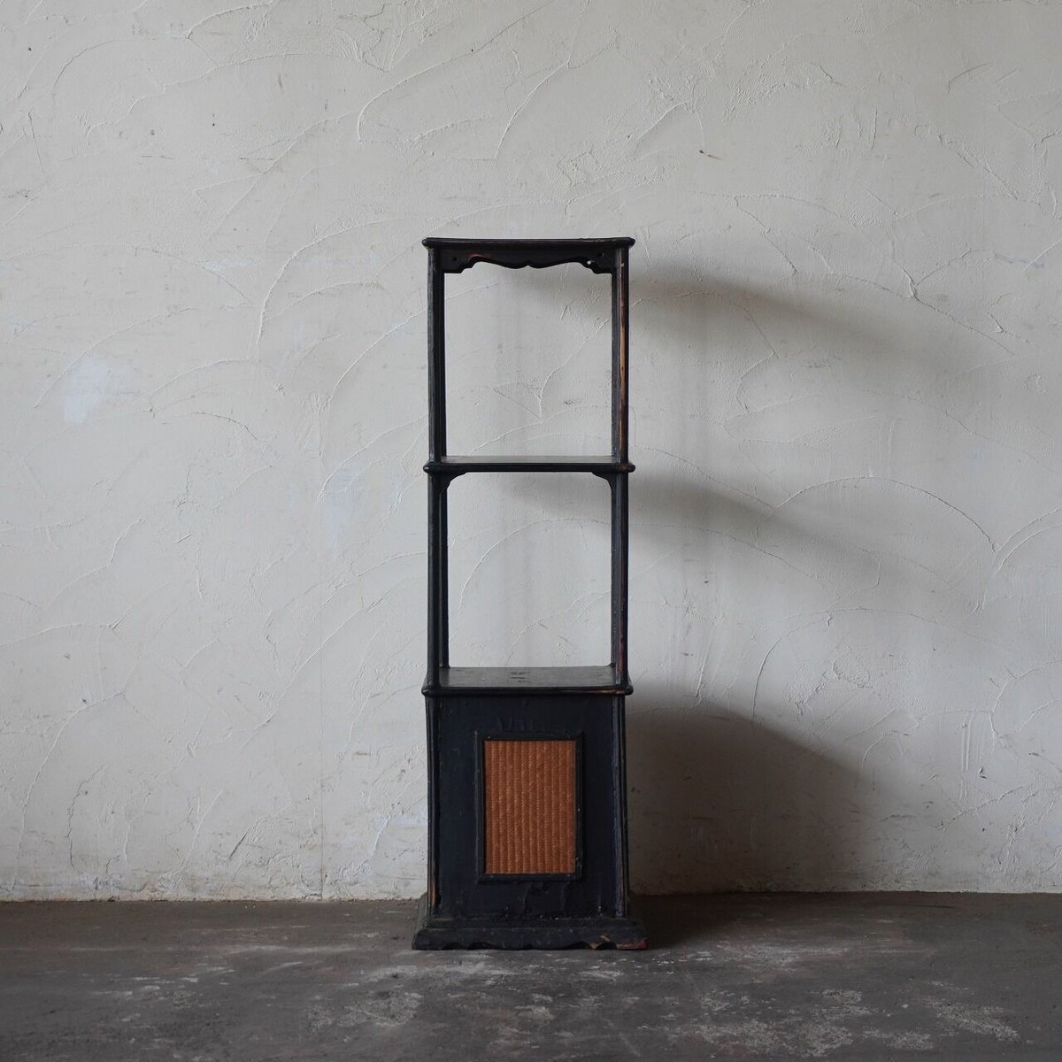 GMGF121○モリシゲ / MORISHIGE 有明 彫漆 飾り棚 茶棚 違い