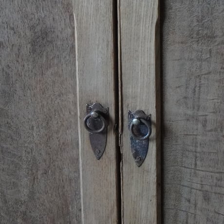 本棚　栓