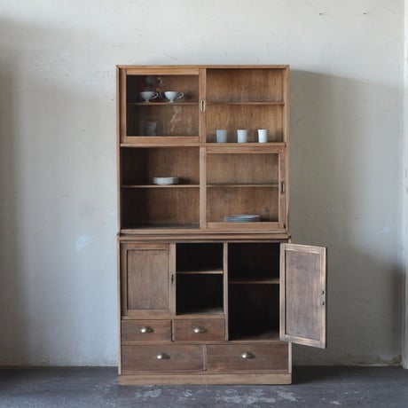 ガラス戸棚