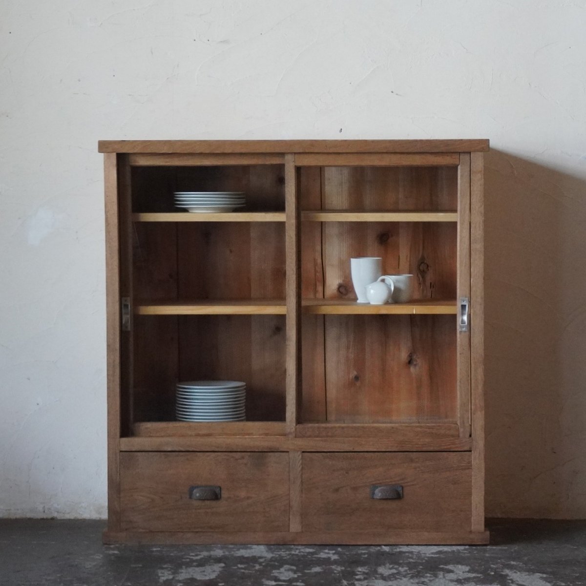 ガラス戸棚 2杯 栗 | DEMODE FUKUNAKA