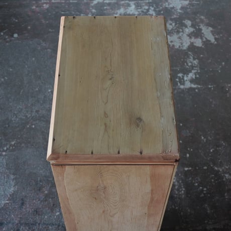 ガラス扉棚