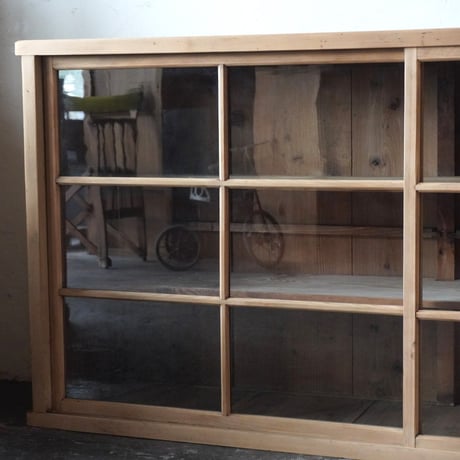 ガラス戸棚　カウンター