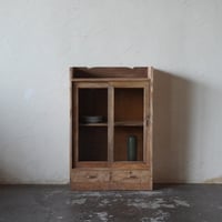 ガラス戸棚