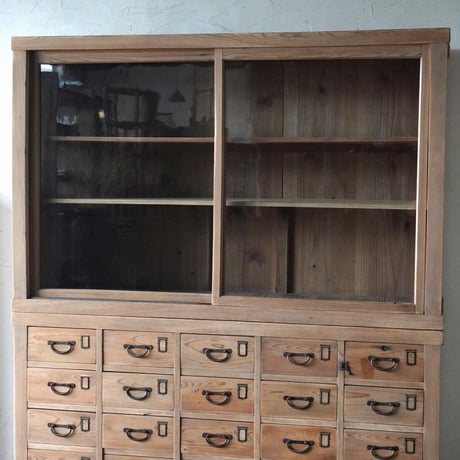 ガラス戸棚　引出25杯
