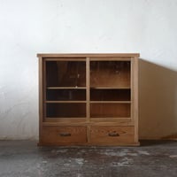 ガラス戸棚