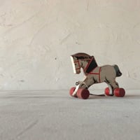 紐引き木馬