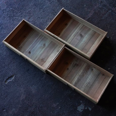 大きなガラス戸棚