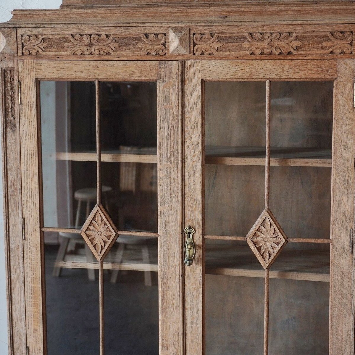 ガラス扉棚 装飾 楢 | DEMODE FUKUNAKA