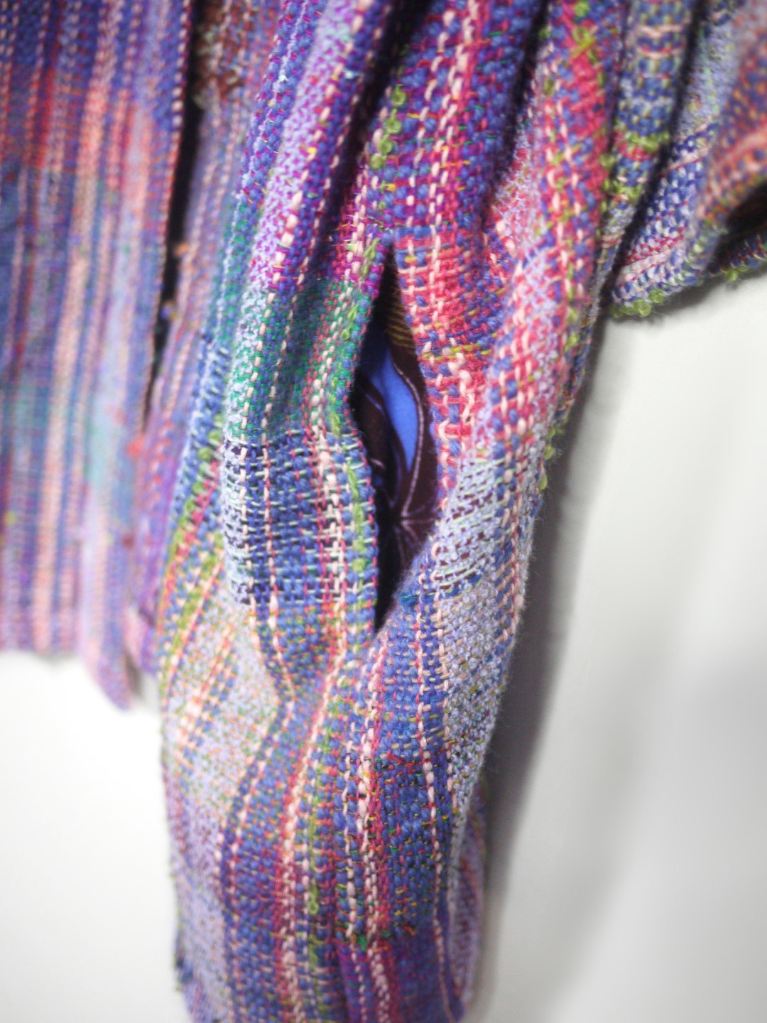 さをり織　手織り　ウール混ノーカラージャケット 紫 ピンク系 さをり織 手織り ウール混ノーカラージャケット 紫 ピンク系