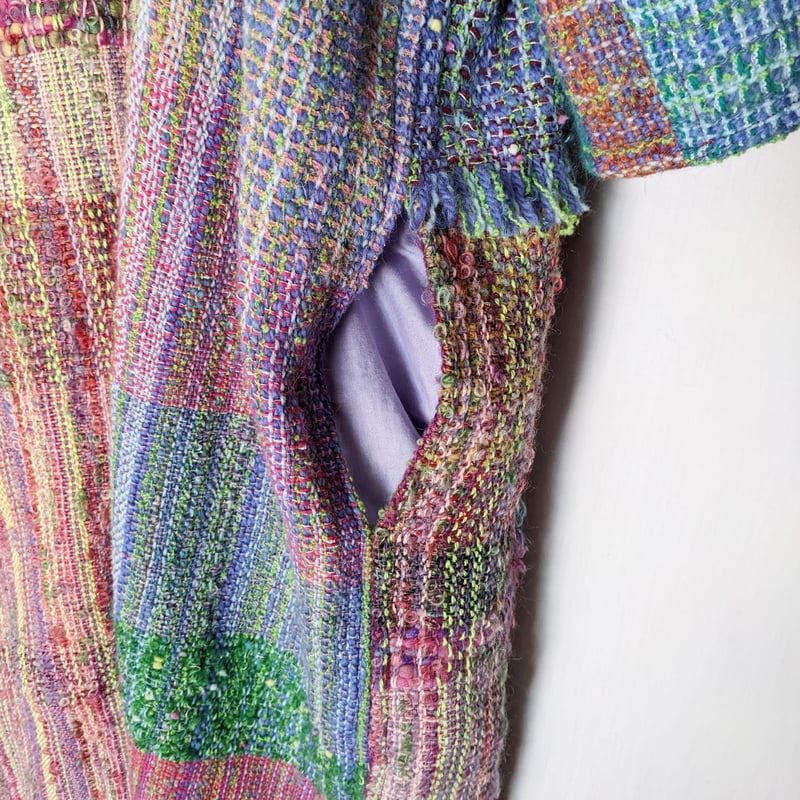 美品【SAORI】さをり織り ロングコート　ジャケット　ガウン　ハンドメイド 個性的】さをり織りの艶やかカラフルロングコート ノーカラー | tailor