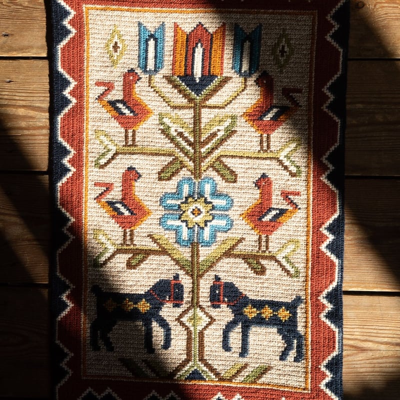 インドネシア トラジャ ビンテージ イカット 手紡ぎ 手織り ラグ 絨毯 壁掛け少なくなってきているそうです