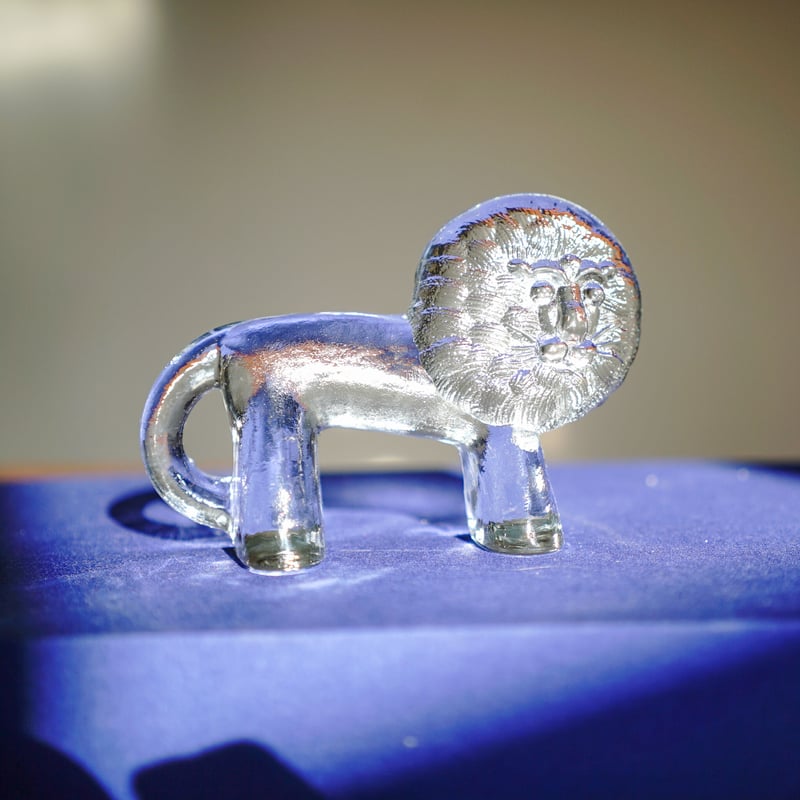 an09　KOSTA BODA ライオン　ZOOシリーズ クリスタルガラス 凹み コスタボダ Zooシリーズ ライオン ガラス オブジェ 北欧